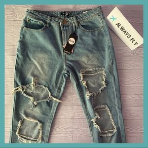 Distressed boyfriend jean
